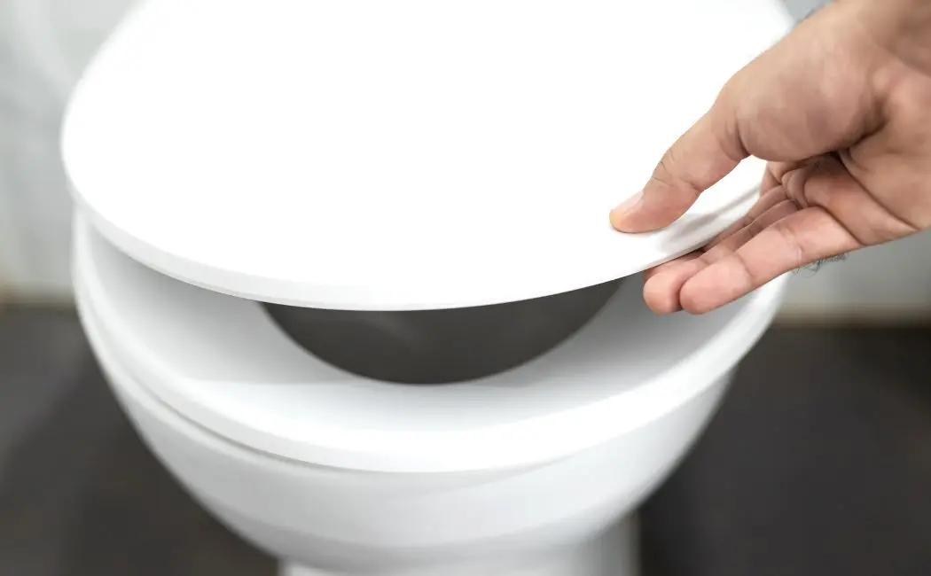 Jak prawidłowo dobrać deskę sedesową do konkretnego modelu toalety