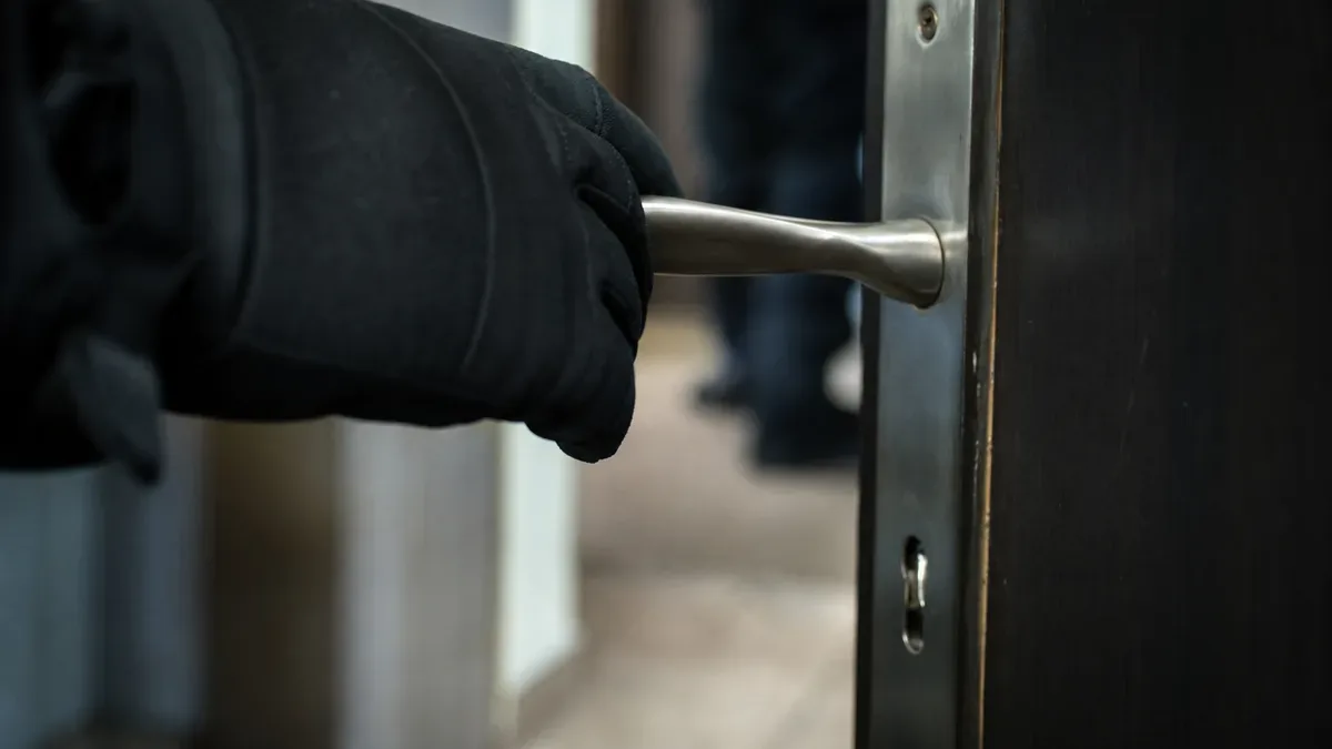 Awantury, groźby i przemoc. 46-latek musi opuścić mieszkanie