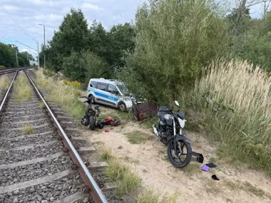 Uciekał motocyklem z przyczepką, na której był motorower. Okazało się, że pojazdy pochodziły z kradzieży z włamaniem - Bieżące informacje Policja Dolnośląska
