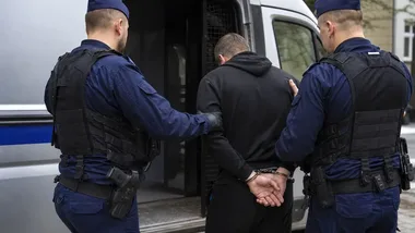 Policjanci zastali ich w środku. Zarzuty po włamaniu w gminie Mysłakowice