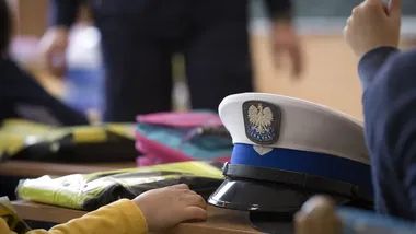 Jelenia Góra: policjanci weszli do szkoły. Uczniowie pytali o bezpieczeństwo