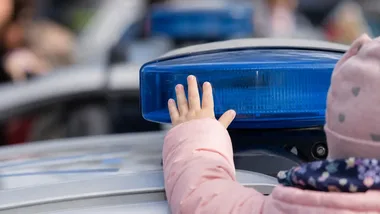 Dzielnicowi rozmawiali z dziećmi o przemocy i bezpieczeństwie