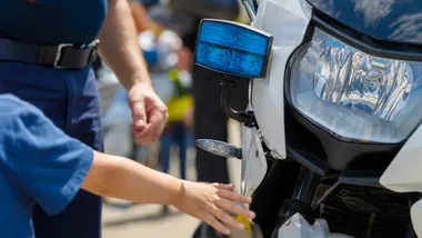 Policyjne motocykle i lekcja bezpieczeństwa dla przedszkolaków w Jeleniej Górze