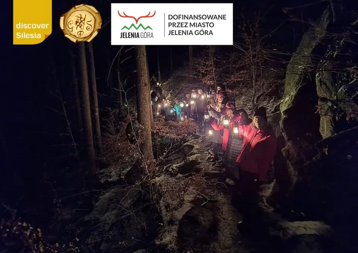 Obrazek przedstawia grafikę promocyjną wydarzenia Wieczorny spacer po rubieżach Jeleniej Góry — Borowy Jar i Wzgórze Krzywoustego