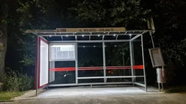 Pięć nowych wiat przy ulicy Wolności. Są podświetlane i wygodniejsze
