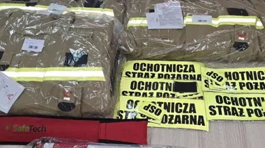 Nowy sprzęt dla jeleniogórskich OSP – ubrania, detektory i reflektory trafiły do ochotników