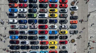 85 Porsche ruszy z Jeleniej Góry. Start zobaczy każdy chętny
