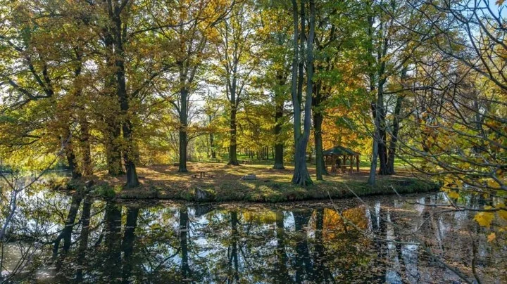 Po powodzi wraca infrastruktura na Dębową Wyspę w Jeleniej Górze