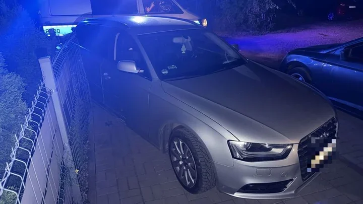 Blisko 3 promile i ucieczka przed patrolem. Kierowca uszkodził ogrodzenie