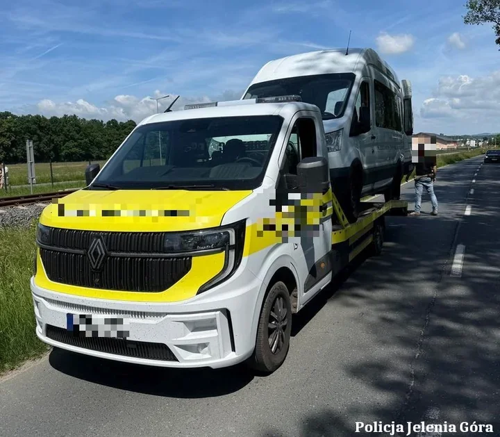 Nerwowy kierowca lawety wpadł z 220 kilogramami tytoniu