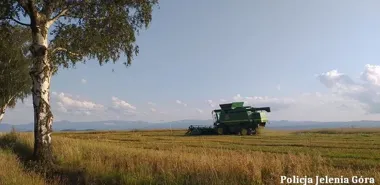 Żniwa w Jeleniej Górze i okolicach. Dzieci są o krok od tragedii