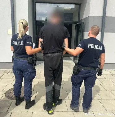 Nożyce do metalu i przedmiot przypominający petardę przy myjni. 44-latek zatrzymany
