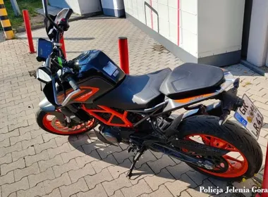 Ponad 1000 porcji narkotyków i kradziony motocykl - zatrzymanie w Jeleniej Górze