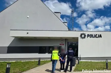 Podpaliła próg pomieszczenia, w którym był partner. Miała 3 promile
