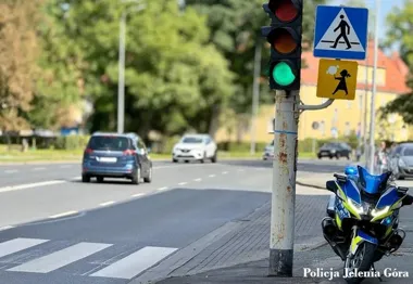 Przejścia, szkoły i hulajnogi pod kontrolą jeleniogórskiej drogówki