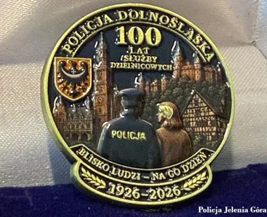 100 lat blisko mieszkańców. Dzielnicowi z Jeleniej Góry odebrali wyróżnienia