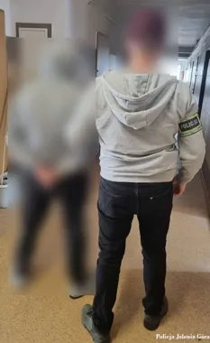 Po spotkaniu zniknęło ponad 13 tysięcy złotych. 55-latek z zarzutem