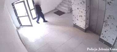 Skaner i laptop z placówki medycznej. 61-latek zatrzymany w Jeleniej Górze