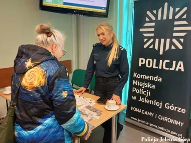 Telefon od „policjanta” może kosztować seniora oszczędności
