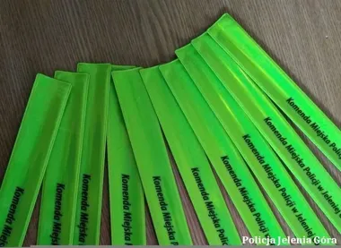 Jelenia Góra: bez odblasków pieszy może być widoczny zaledwie z 20 metrów