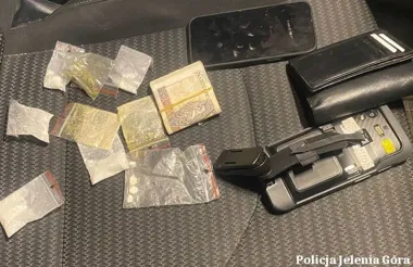 Piwne zgłoszenie w Audi skończyło się narkotykowym zatrzymaniem w Jeleniej Górze