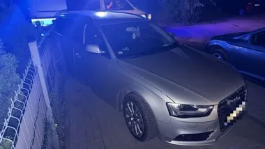 Blisko 3 promile i ucieczka przed patrolem. Kierowca uszkodził ogrodzenie