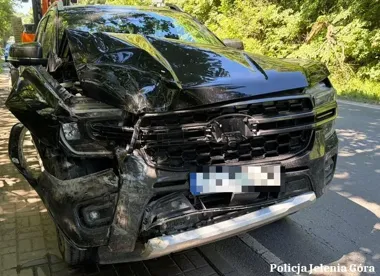Sekundy przed tragedią w Jeleniej Górze - kierowca Forda uderzył przed pasami