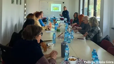 Walizka pokazana w Jeleniej Górze ma zatrzymać narkotyki przed szkołami