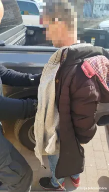 Na jeleniogórskim Zabobrzu zbiórka odzieży okazała się pułapką - seniorka straciła 20 tysięcy