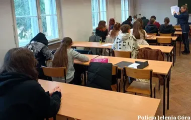 Policja odwiedziła studentów - podała konkrety o zarobkach i ścieżkach kariery