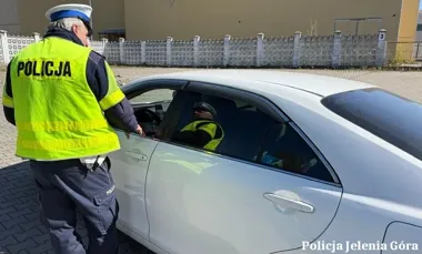 Mini apteczki i odblaski na DK5 - policja sprawdziła kierowców w Piechowicach