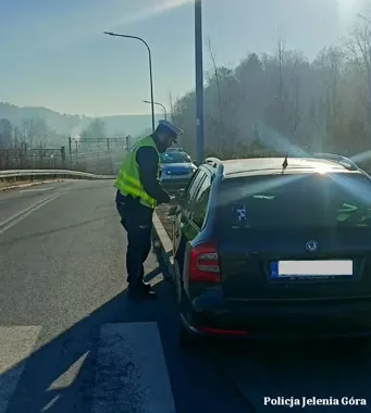 Młodzi kierowcy pędzili w Jeleniej Górze - prawa jazdy zabrane na 3 miesiące