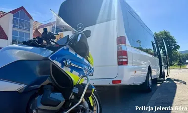 Jeleniogórska policja uruchomiła punkt, który przed wyjazdem sprawdza autokar