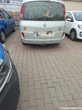 Wcisnął gaz na widok patrolu - miał dożywotni zakaz i cudze dane