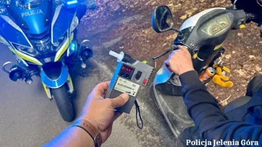 Prawie 50 kontroli i pijany motorowerzysta - akcja drogówki w Jeleniej Górze