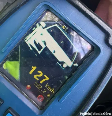 Dwie kontrole w Jeleniej Górze - pędzili ponad 120 km/h w mieście