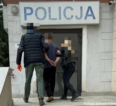 Po serii kradzieży i gróźb 36-latek z Jeleniej Góry trafił do aresztu