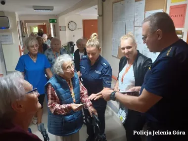 Seniorzy w Jeleniej Górze usłyszeli, jak działają oszuści