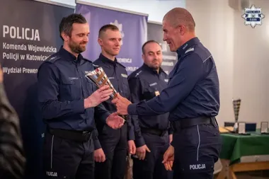 Jeleniogórscy policjanci na podium krajowych zawodów narciarskich