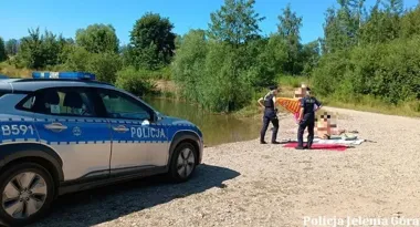 Jelenia Góra - policjanci ostrzegają, jeden błąd nad wodą kończy się tragedią