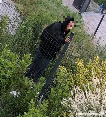 Uchylił okno i wszedł do śpiącego domu - policja szybko go namierzyła