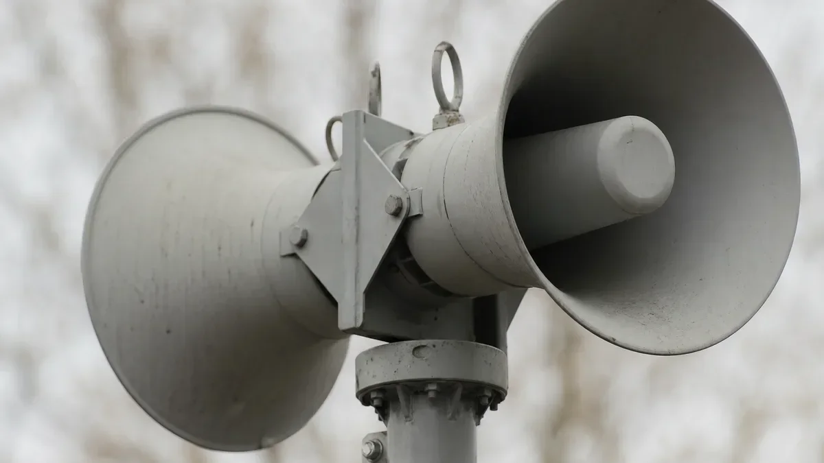 Alert RCB dla Jeleniej Góry, Wałbrzycha i powiatów: prognozowany silny wiatr